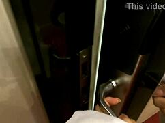 Marina Gold крещи с истински оргазми в груб анал под душа!