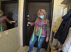 למה הגיסה החמה עם תחת ענק מקבלת כוספוך פנימי מחוספס?