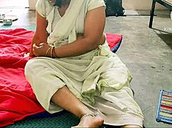 Indian bhabhi fucks boys with toys 😏