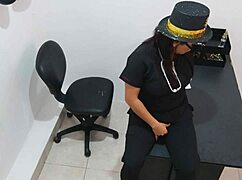 nadšené solo flaşování s análním ploužkem pro subs