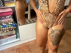 Хеј, идем на плажу овако, показујем своје афричко тело 😏