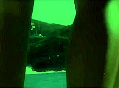 Encontro lésbico sensual rola no barco sob o sol 🌊