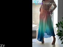 मिल्फ सेन्सुअल कोसप्ले ड्रेस में बाहर