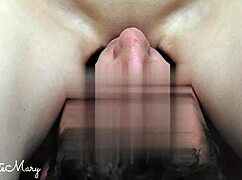 Facesitting caseiro real - orgasmo com esguicho massivo no rosto do melhor amigo