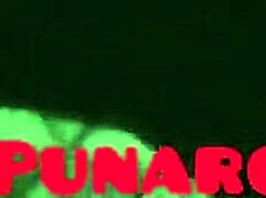 Ibu mertua gemuk mandi di bilik mandi