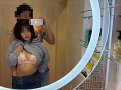 japanilaisen tyttöystäväni naama sulaa puhtaasta nautinnosta