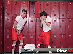 Jedna MILF trenerka i dwie napalone studentki Penny Barber