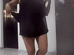 amadora bailando com brinquedos