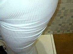 Mama prietenului mă prinde cu laba pe chiloții ei și îmi suge pula până la ejac în gură partea 2 cu striptease uriaș lenjerie ruptă tate naturale mari