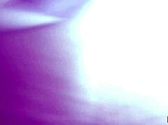 Šolarka nimfeta z velikimi sisi izpolni divji fetiš s svojim učiteljem v vroči latinski akciji