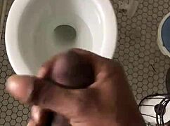 Sain hyvän purkauksen, runkkasin kunnes laukesin kovaa