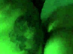 年轻绿帽奴吃大屌狠插深喉