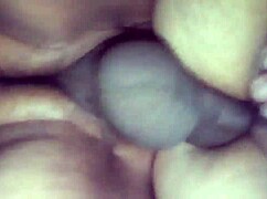 Azt mondja fáj a seggébe, de nem húzza ki, akar még?