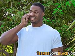 ¿Por qué esta peluda 18+ ansía tanto una gran verga negra?