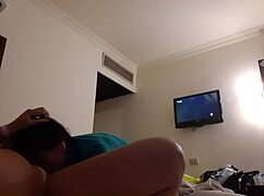 Dobre som lízal pičku svojej priateľky v hotelovej izbe s lesbickým cumom a muff diving