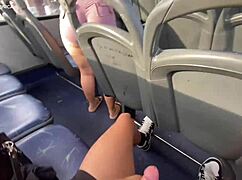 tog med hembiträdet hem kolla vad hon gjorde på bussen hennes feta rumpa är ljuvlig