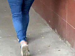 nalgona latina en jeans showing off her curves