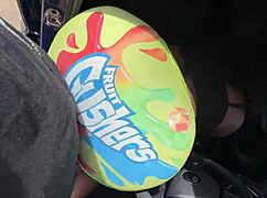 היי, תחת שחור ענק מזוין דרך חור במכנסיים