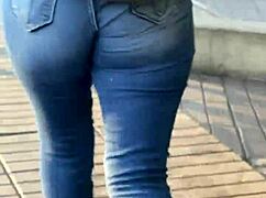 nalgona latina en jeans showing off her curves