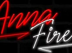 甘いフットフェティッシュ、ホットなミルフと指入れと脚遊びベッドで