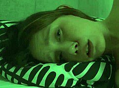 Я в ахуе от ебли мачехи сбоку в общей кровати