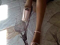 Milf with perfect body gives blowjob in mirror, ends with cum in mouth