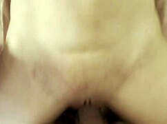 Κάνει close-up η μαμάρα pegging στον γιο της να γεμίσει το μουνί;