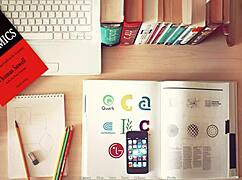 Pelaillaan Emman kanssa kirjastossa isoilla tisseillä ja imeskelykohtauksilla