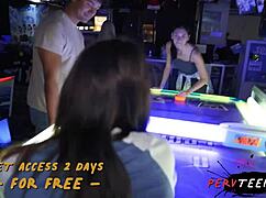 Aldatan genç 18+ spor salonunda büyük yarrakla gizli seks yaparken yakalandı