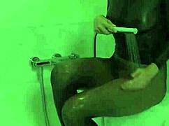 Чувак, я одержим промокшими бесшовными колготками у бассейна