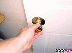 soră vitregă micuță 18+ Brooke Bliss ia futere tare în clip homemade teen 18+