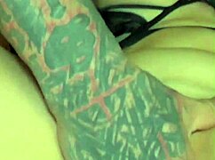 Rimjob Basah dan Seks Intens dengan Cowok Bertato