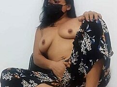 latina woman dancing and shaking her big ass and tits so good! 😍