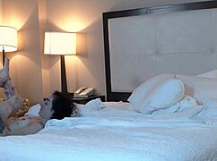 Jake Grand říká: Sleduj, jak šukám tetovanou drobnou 18+ krásku Gracie Lou v misionáři, buším do její těsné kundy.