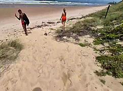 Pengembaraan di pantai nudisme jadi orgi dengan Joao yang nakal, Lunna geek, toy actor 2 dan pitbull porn bahagian 1