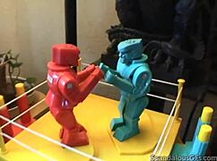 Dávam close up blowjob v kúpeľni ako podvádzajúca priateľka.