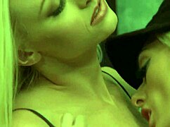 Lux Kassidy ve Antonia Deona Seks Oyuncaklarıyla Lezbik Eğlence