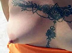 meksiška kurba kaže cice in rit otipavano na javni mehiški plaži