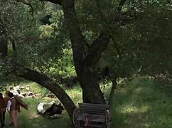 Madelyn Marie a Natasha Marley rozpálí venkovní trojku šukáním