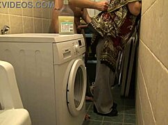 Moja žena jebe v kleti medtem ko sem pri delu