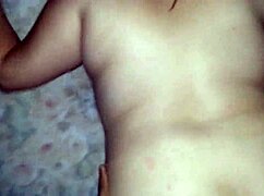 Podívej se na tu velkou prdel kurvu v centru pozornosti