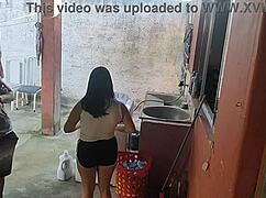 esposa saiu e a empregada n�o resistiu ao meu pau ereto