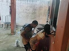 esposa saiu e a empregada n�o resistiu ao meu pau ereto