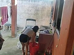 esposa saiu e a empregada n�o resistiu ao meu pau ereto