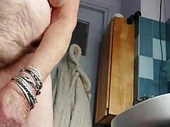 الجدة الألمانية تنيك كسها بخيار - شاهد الآن!