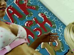 Cewek Panas Dientot dan Dijari Memeknya