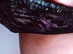 Babe Nakal, Uh, Fingering Memek Pink di Toilet Umum... Oops!