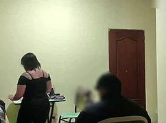 Jag kan inte motstå att knulla städerskan utomhus