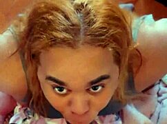 travesti boqueteira engasga com pauzão cavalo de 27cm, toma leitada na cara em pov caseiro gay.