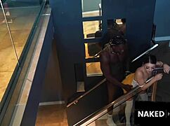 Mager vacker hora kommer i cowgirlställning